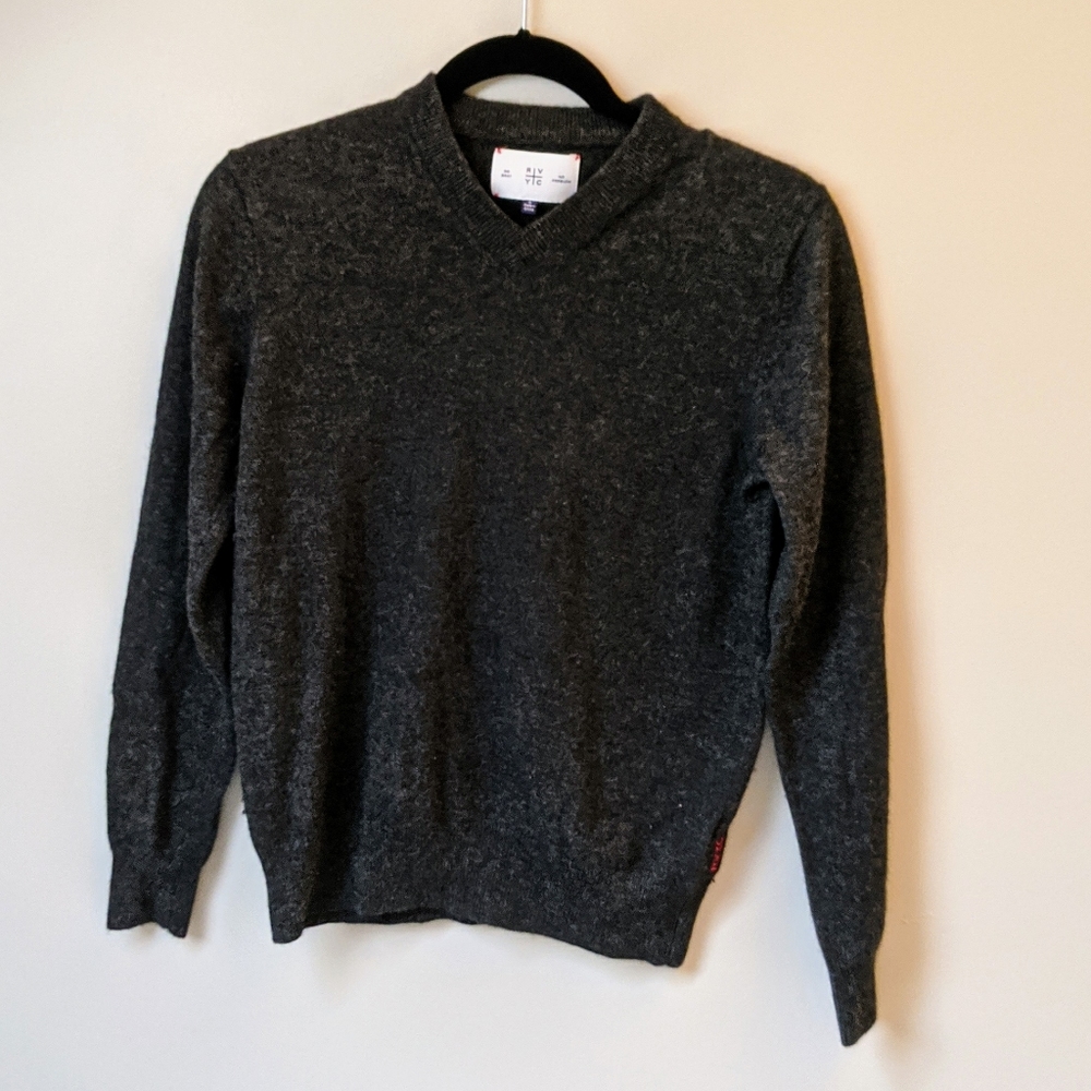 RVYC Gray V-Neck Sweater Size Small